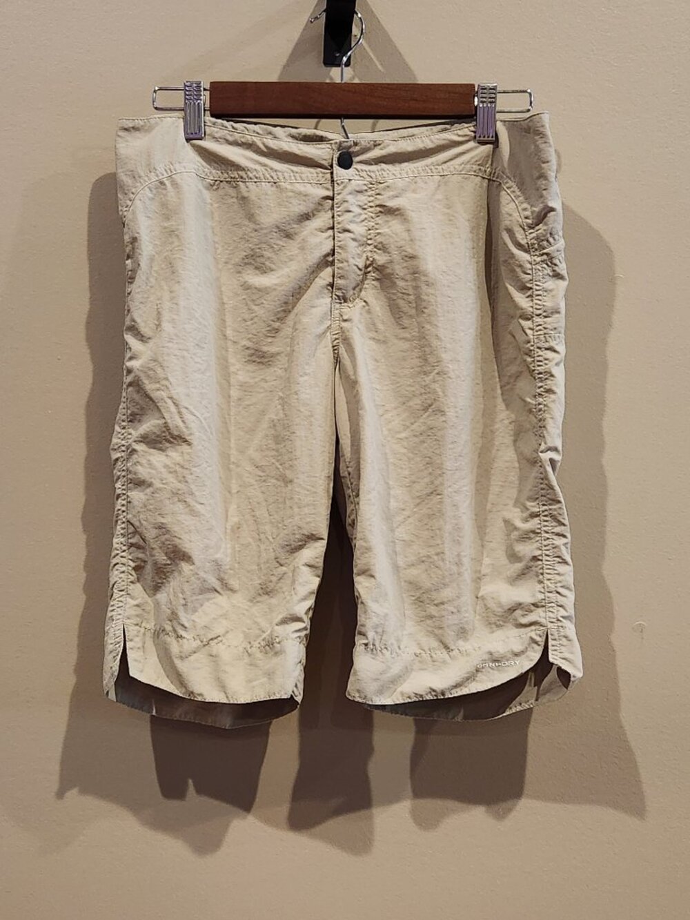 Columbia Beige Hiking Capri Shorts Womens Size 6 Outdoor Utility